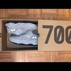 Salt yeezy 700